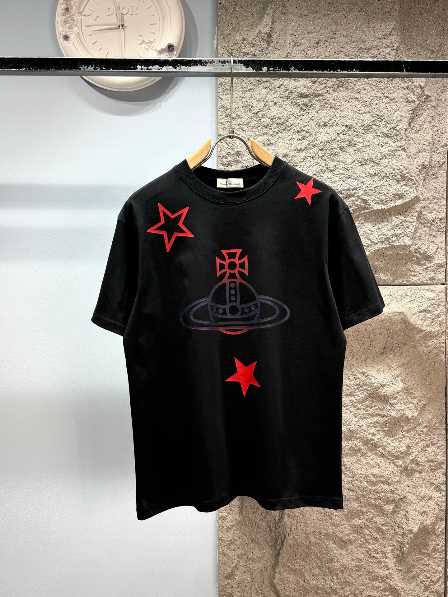 Vivienne Westwood* ‼️ T ® 🖤Vivienne Westwood T ， Logo+Red ， ! g ， Breathable， ， Logo ， ， ， ! ⚠️ ： ⚠️SG 26290 Same Style 𝐂𝐎𝐋𝐎𝐔𝐑：White Black 𝐒𝐈𝐙𝐄：S-XXl